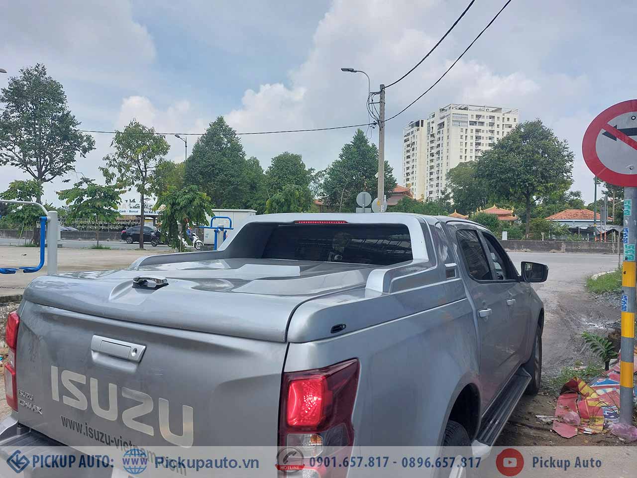 nắp thùng xe Dmax 2023 thanh lý
