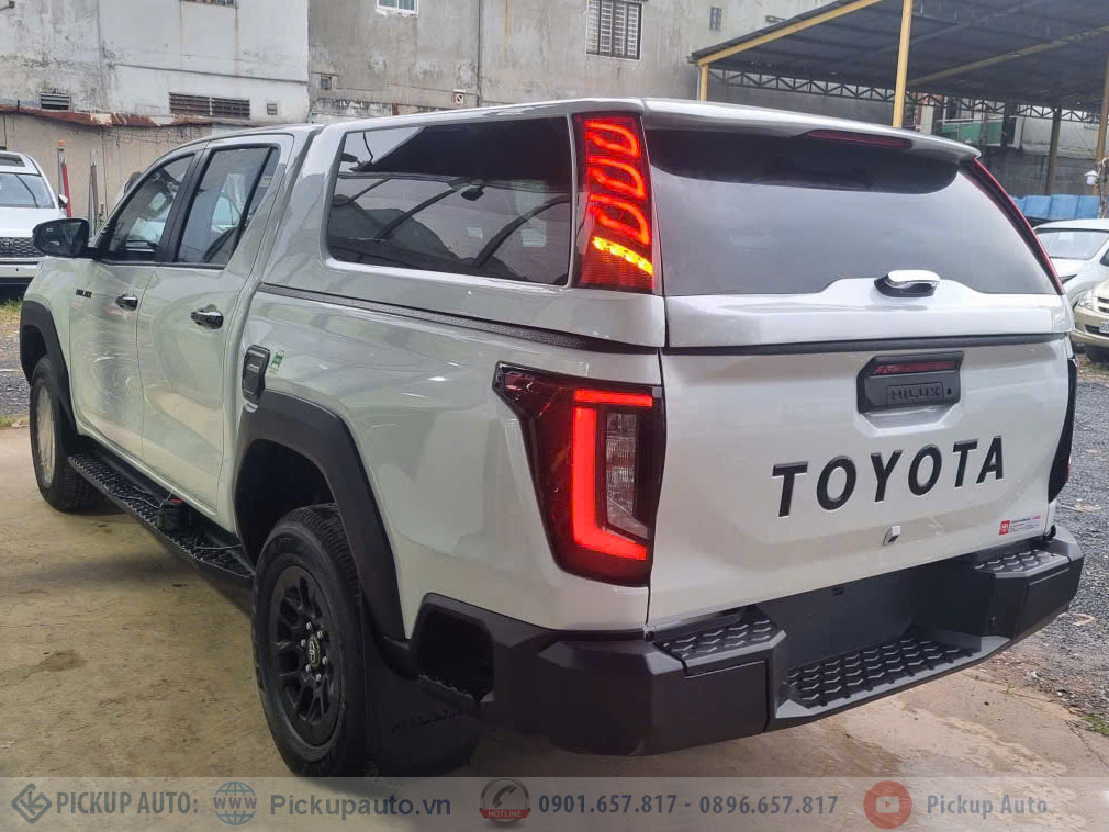 NẮP CAO HILUX 2026 MẪU CÓ ĐÈN