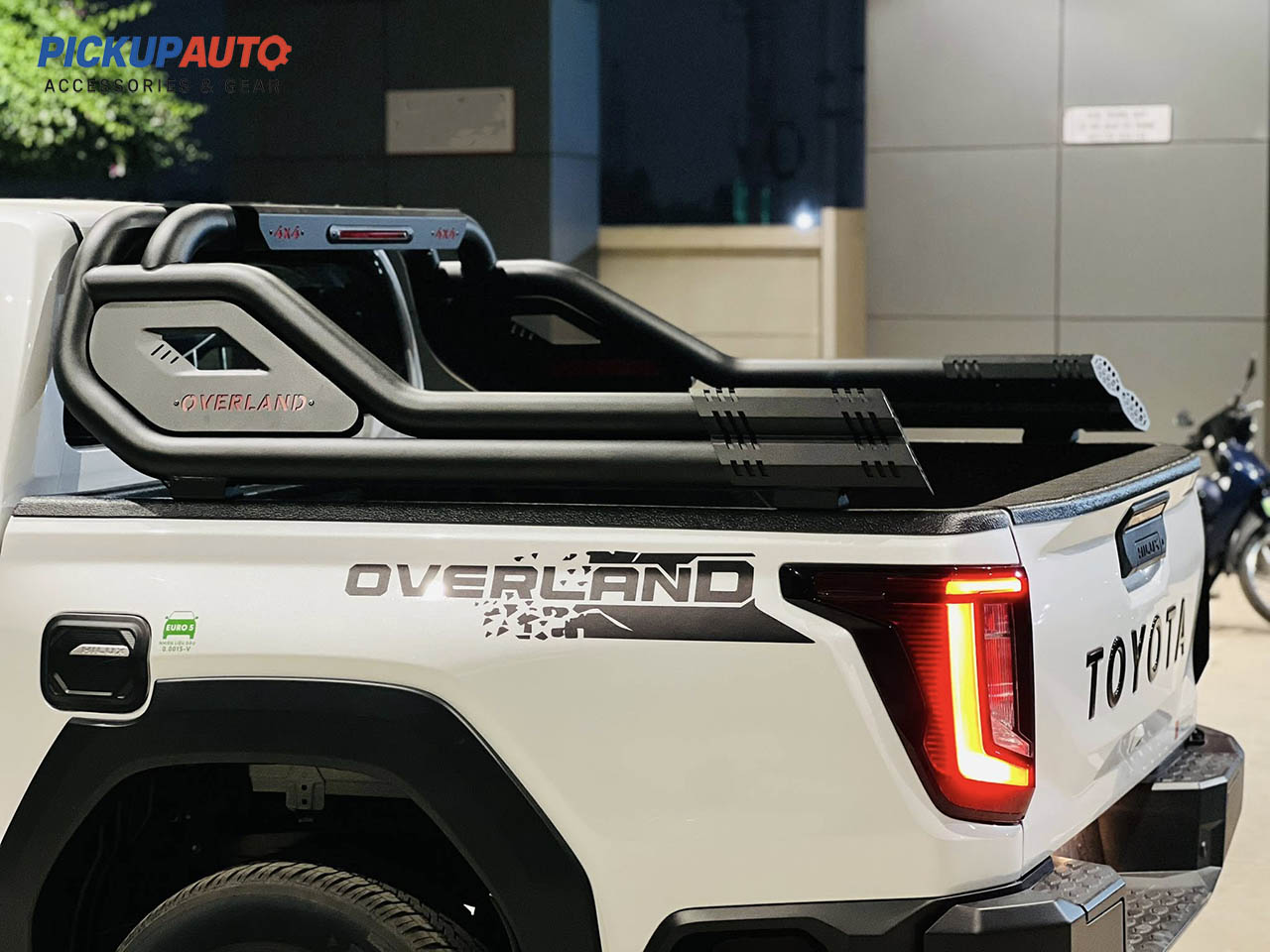 THANH THỂ THAO OVERLAND HILUX 2026